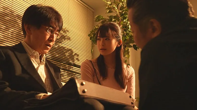 Chồng vay nợ anh em xã đoàn, người vợ phải bán thân để trả nợ