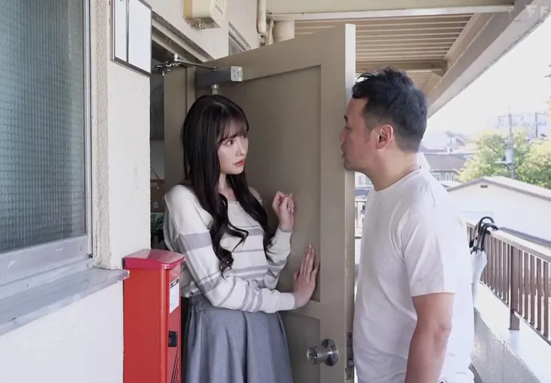 Người đẹp arina bị gã biến thái cạnh bên bắt cóc làm hầu gái khi người chồng đã đi làm