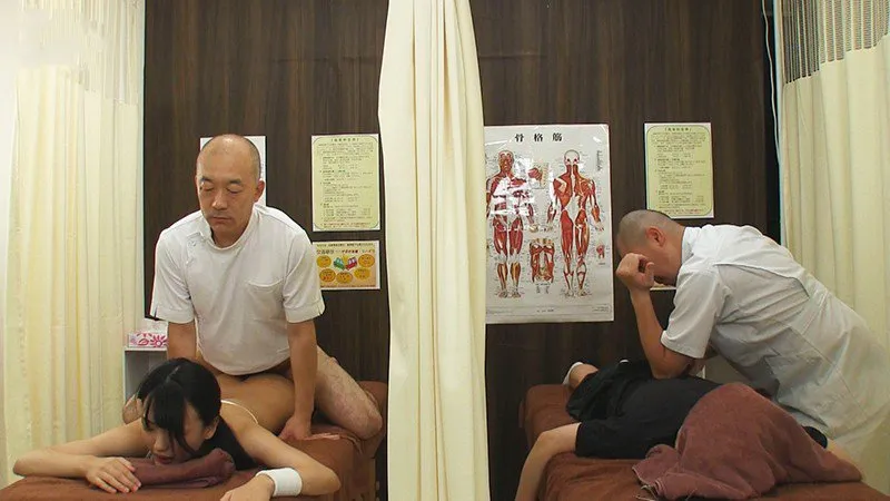 Dẫn người tình đi mát-xa rồi bị đụ cạnh bên mà không hề hay biết