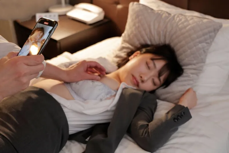 Chuyến công tác với kẻ nổi bật quấy rối ở công ty, cô gái bị chuốc thuốc ngủ